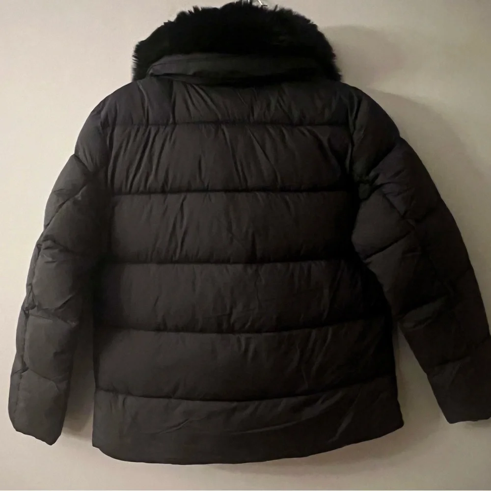 NWOT-DKNY Black Short Puffer Jacket with Plush Faux Fur Removable Collar - Picture 2 of 5